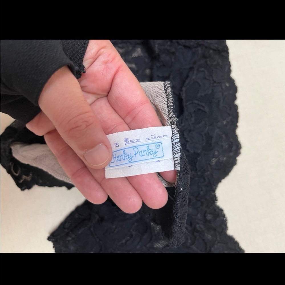 Hanky Panky M black lace off shoulder top - Picture 6 of 13